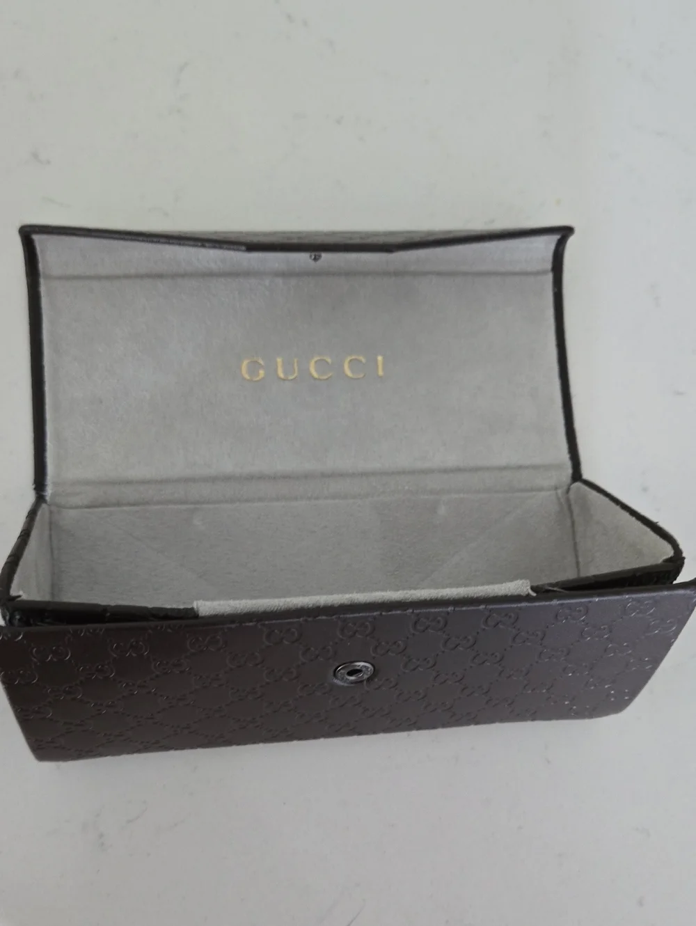 GUCCI Embossed GG Sunglasses Case.. Drk Expresso Brown Tri-fold